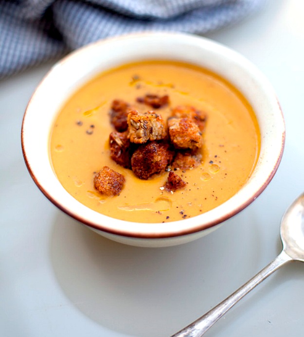 Тыквенный крем-суп с хрустящими медовыми гренками