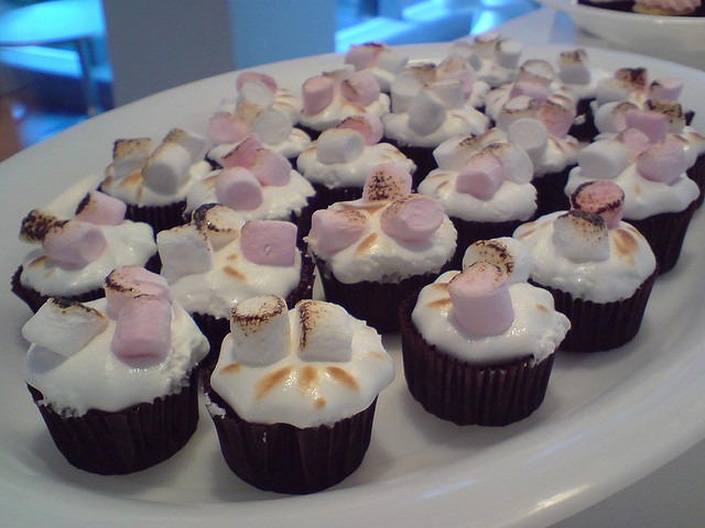 marshmallow cupcakes frosting